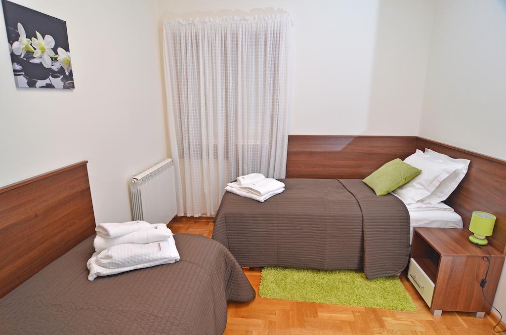 Apartments Biser Vrnjačka Banja Стая снимка